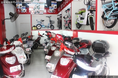 立馬電動車公司信陽營銷總經理雷德雨